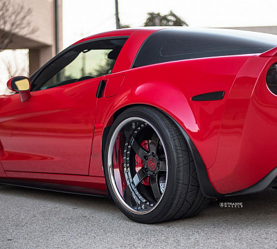 Фото дисков Strasse Wheels S5 Signature на Chevrolet Corvette C6