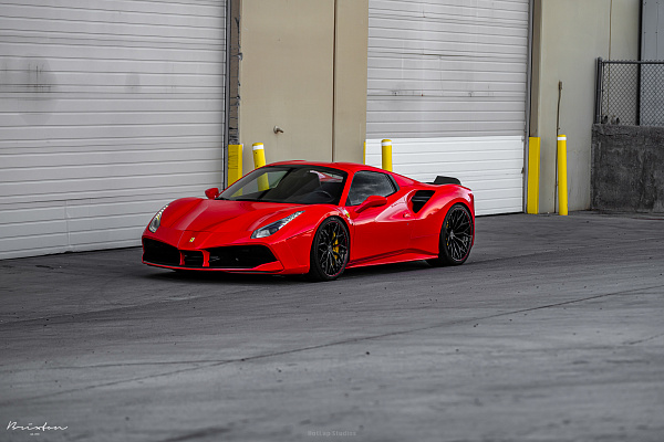 Фото дисков Brixton Forged CM6-R Черный глянец на Ferrari 488