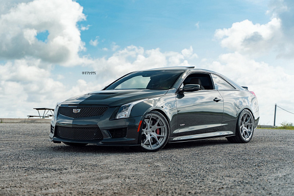 Фото дисков Strasse Wheels SM5R Deep Concave Duoblock Глянцевый темный лак на Cadillac ATS