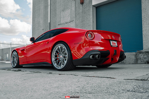 Фото дисков HRE S200H Глянцевый темный лак на Ferrari F12