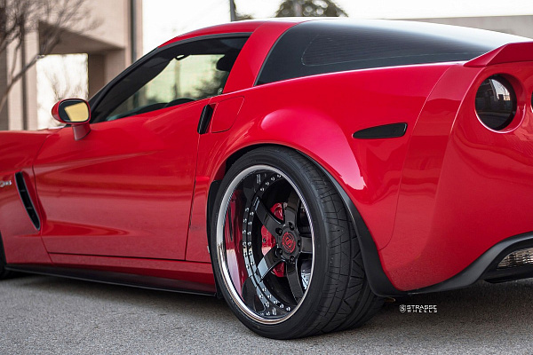 Фото дисков Strasse Wheels S5 Signature Черный глянец на Chevrolet Corvette C6