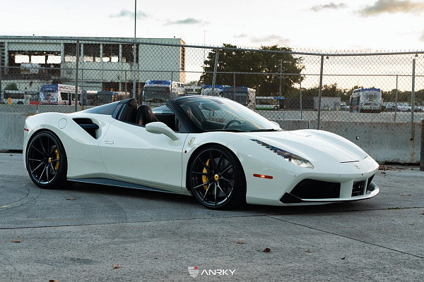 Фото дисков Anrky AN12 Черный глянец на Ferrari 488