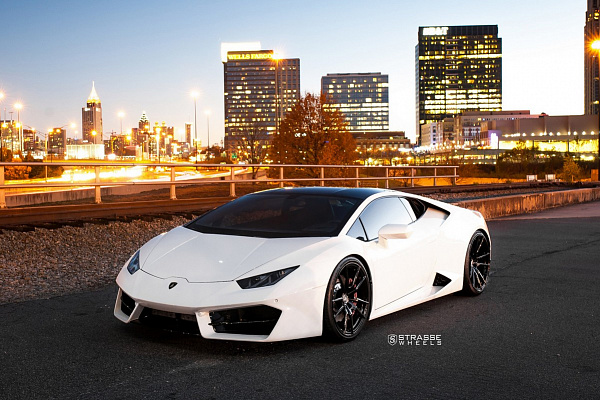 Фото дисков Strasse Wheels SV1 Deep Concave Monoblock Черный глянец на Lamborghini Huracan