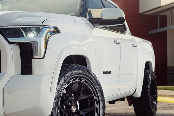 Фото дисков 4PLAY 4P55 Черный глянец на Toyota Tundra III
