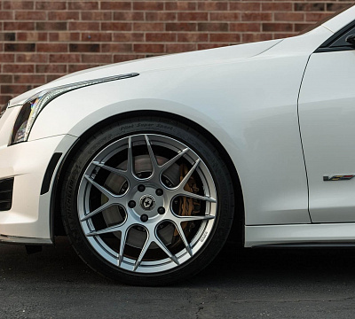 Фото дисков HRE FF01 на Cadillac ATS