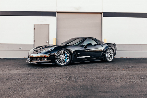 Фото дисков HRE P200 Сатиновый лак на Chevrolet Corvette C6