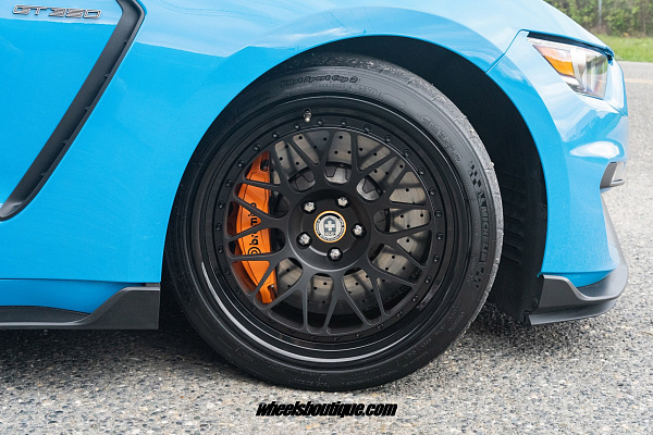 Фото дисков HRE 300 Черный сатин на Ford Mustang VI
