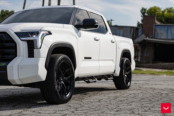 Фото дисков Vossen HF6-4 Черный сатин на Toyota Tundra III