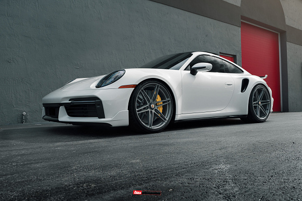 Фото дисков HRE P106 Сатиновый графит на Porsche 911 VIII