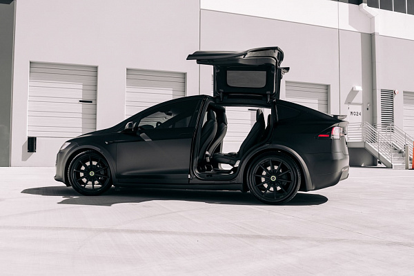 Фото дисков Brixton Forged R11-R Черный матовый на Tesla Model X