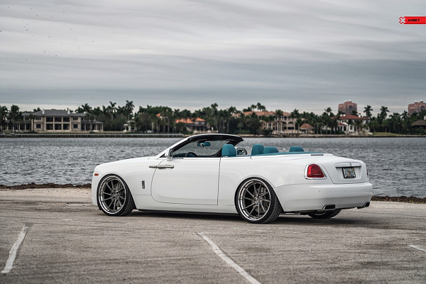 Фото дисков Anrky AN33 Глянцевый темный лак на Rolls-Royce Wraith