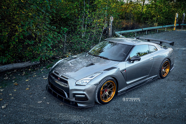 Фото дисков Strasse Wheels SM5R Deep Concave FS Другой цвет на Nissan GT-R