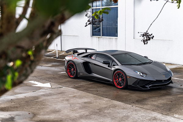 Фото дисков Strasse Wheels SV10-RS Performance Другой цвет на Lamborghini Aventador