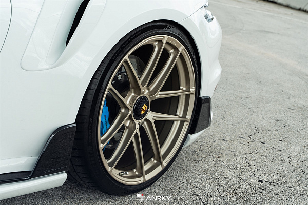 Фото дисков 1886 Wheels XR001 Сатиновая шампань на Porsche 911 VIII
