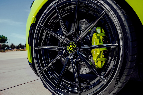 Фото дисков Strasse Wheels SV10 Deep Concave Duoblock Черный глянец на Maserati MC20