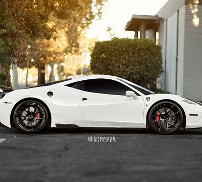 Фото дисков Strasse Wheels SM5R Deep Concave Monoblock на Ferrari 458