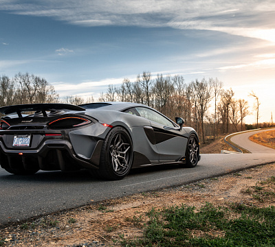 Фото дисков Brixton Forged PF9 на McLaren 600