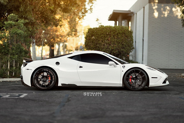 Фото дисков Strasse Wheels SM5R Deep Concave Monoblock Другой цвет на Ferrari 458