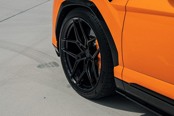 Фото дисков Anrky S1-X4 Черный глянец на Lamborghini Urus