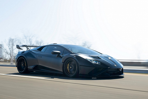 Фото дисков Strasse Wheels SV12 Deep Concave Duoblock Черный глянец на Lamborghini Huracan