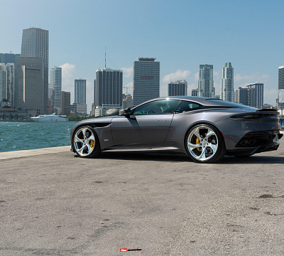 Фото дисков HRE 522M на Aston Martin DBS 3