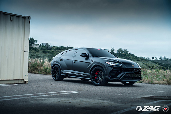 Фото дисков Vossen S21-01 Черный глянец на Lamborghini Urus