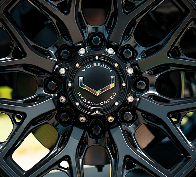 Фото дисков Vossen HFX-1 (8-Lug) на GMC Sierra IV