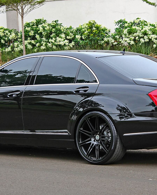Фото дисков 301M Черный глянец на Mercedes-Benz S-Class (W221)