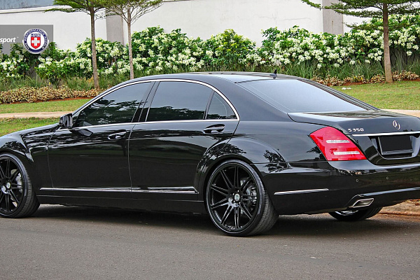 Фото дисков HRE 301M Черный глянец на Mercedes-Benz S-Class (W221)
