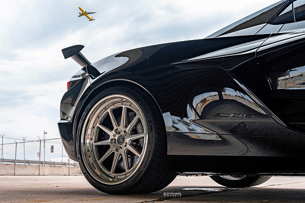 Фото дисков AL13 R10 Глянцевый лак на Chevrolet Corvette C8