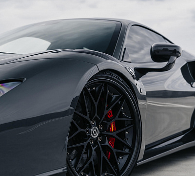 Фото дисков HRE S200 на Ferrari F8