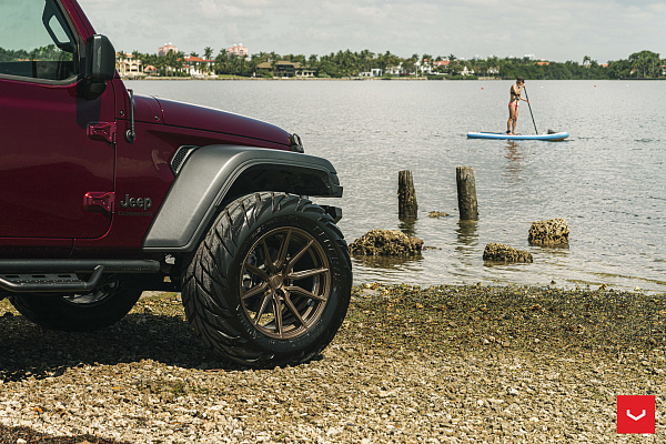 Фото дисков Vossen HF-3 Сатиновая бронза на Jeep Gladiator II (JT)