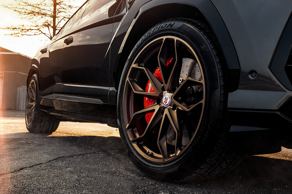 Фото дисков HRE P201 Сатиновая бронза на Lamborghini Urus