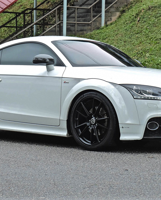 Фото дисков FF04 Черный глянец на Audi TT (8J)