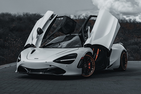Фото дисков Brixton Forged CM6-R Глянцевый темный лак на McLaren 720S