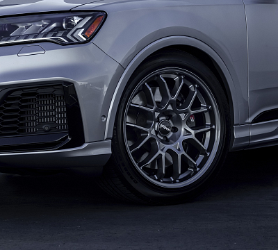 Фото дисков Rotiform ZWS на Audi Q7 (4M)