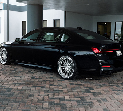 Фото дисков Strasse Wheels SV15 Deep Concave FS на BMW 7 (G11/G12)