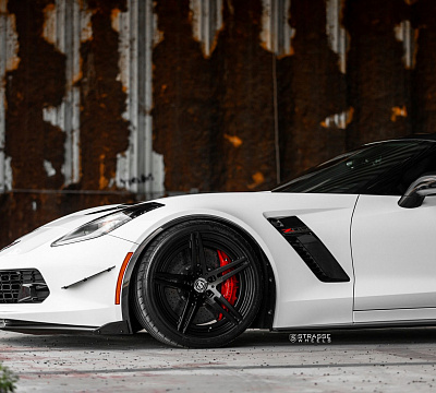 Фото дисков Strasse Wheels SP5R Deep Concave Duoblock на Chevrolet Corvette C7
