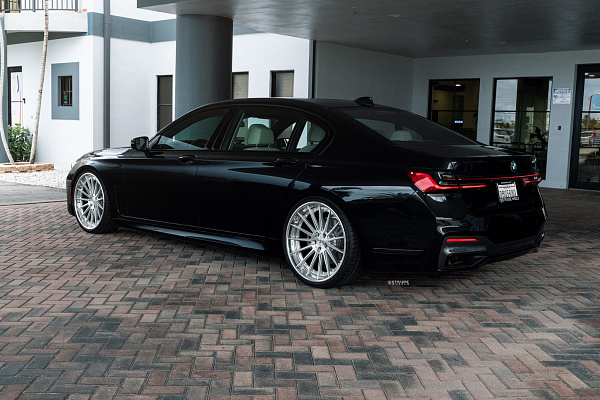 Фото дисков Strasse Wheels SV15 Deep Concave FS Глянцевый лак на BMW 7 (G11/G12)