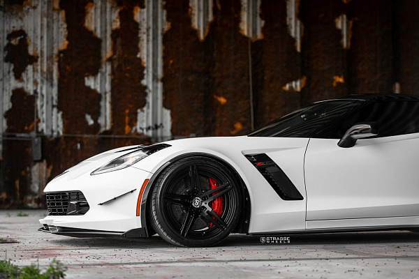 Фото дисков Strasse Wheels SP5R Deep Concave Duoblock Черный матовый на Chevrolet Corvette C7
