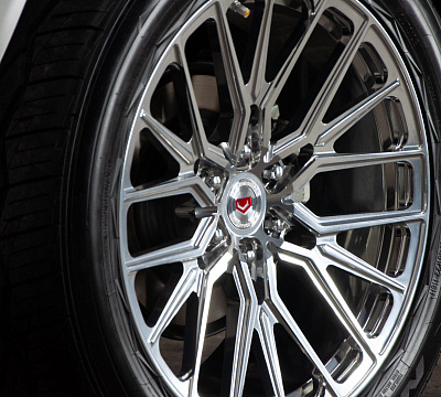 Фото дисков Vossen M-X3 на Toyota Land Cruiser 300