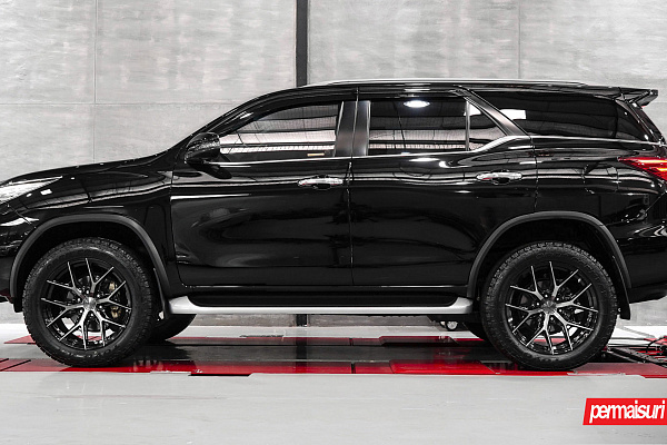 Фото дисков Vossen HF6-4 Алмазная проточка на Toyota Fortuner II