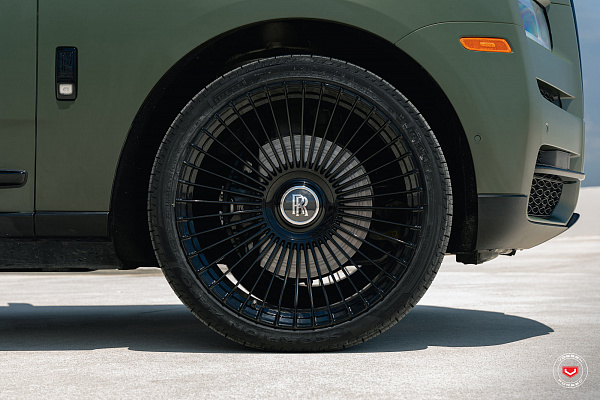Фото дисков Vossen S17-16 Черный глянец на Rolls-Royce Cullinan
