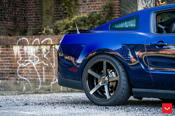 Фото дисков Vossen CV3 Глянцевый темный лак на Ford Mustang V