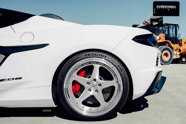 Фото дисков Strasse Wheels S5 Track Глянцевый лак на Chevrolet Corvette C8
