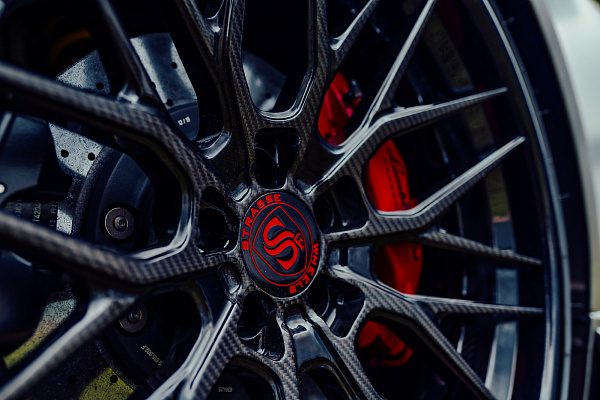 Фото дисков Strasse Wheels SV10M Deep Concave FS Другой цвет на Lamborghini Huracan