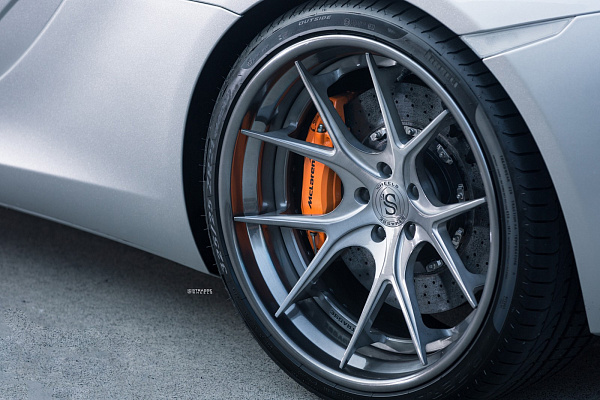 Фото дисков Strasse Wheels SM5R Deep Concave FS Сатиновый тонированный лак на McLaren 650S