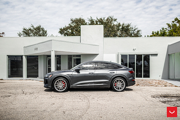 Фото дисков Vossen HF-4T Серебро на Audi E-tron