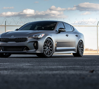 Фото дисков Vossen HF-2 на Kia Stinger