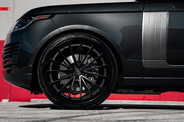 Фото дисков Anrky AN39 Черный глянец на Range Rover IV